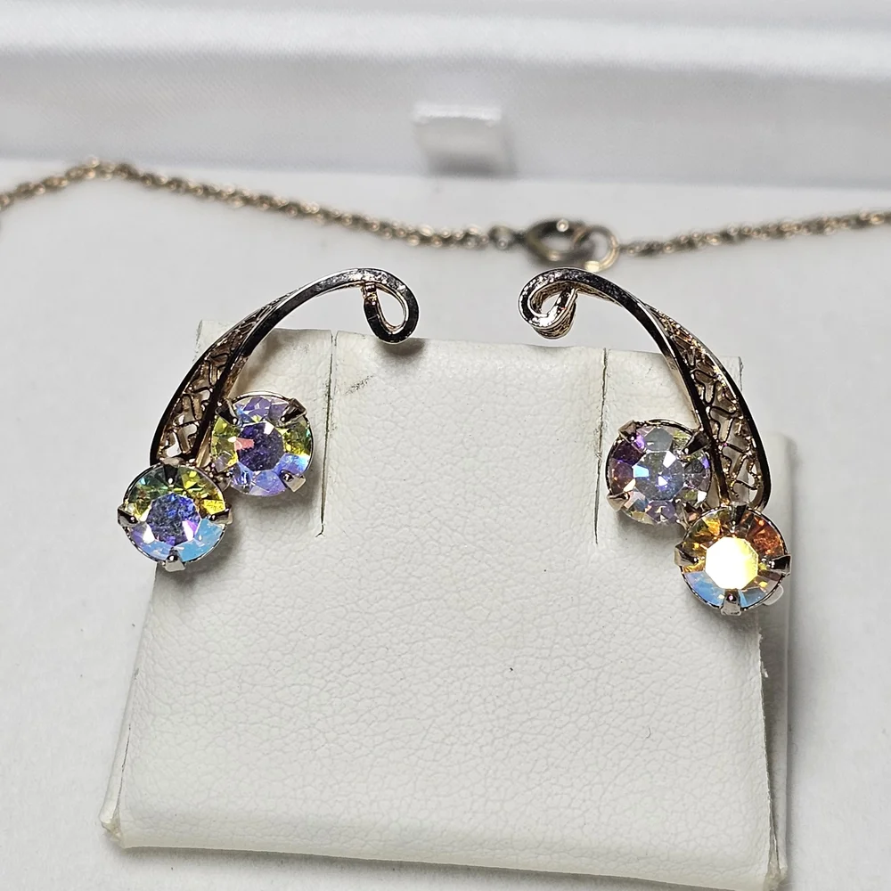 Titan Aurora Crystal Flower Necklace & Earring Set - Picture 4 of 5